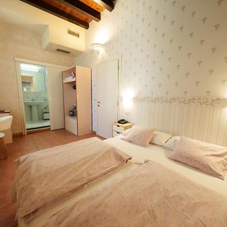 Hotel San Filis San Felice del Benaco Luaran gambar